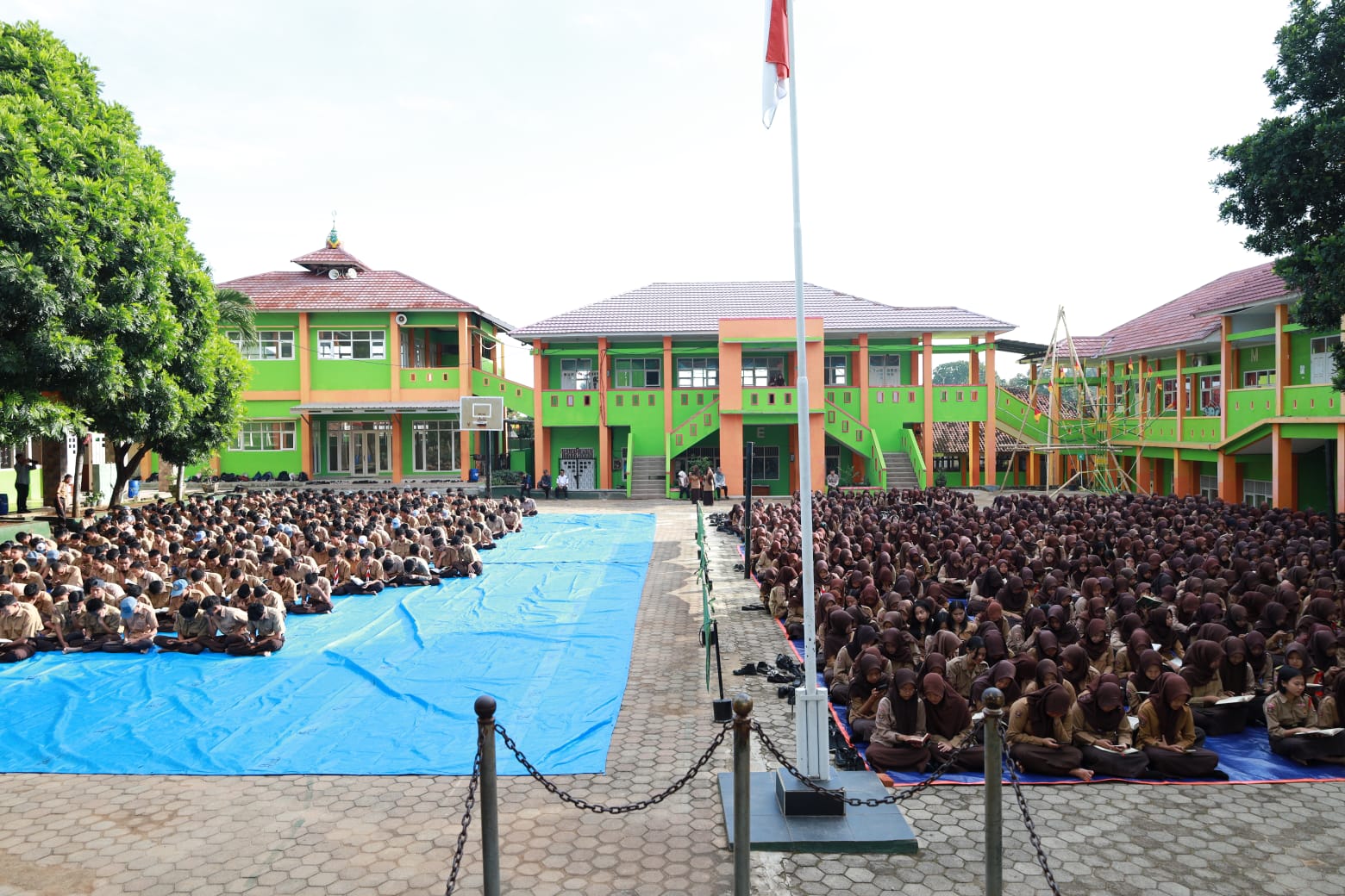 "JUM'AT MENGAJI, WUJUDKAN GENERASI ISLAMI"