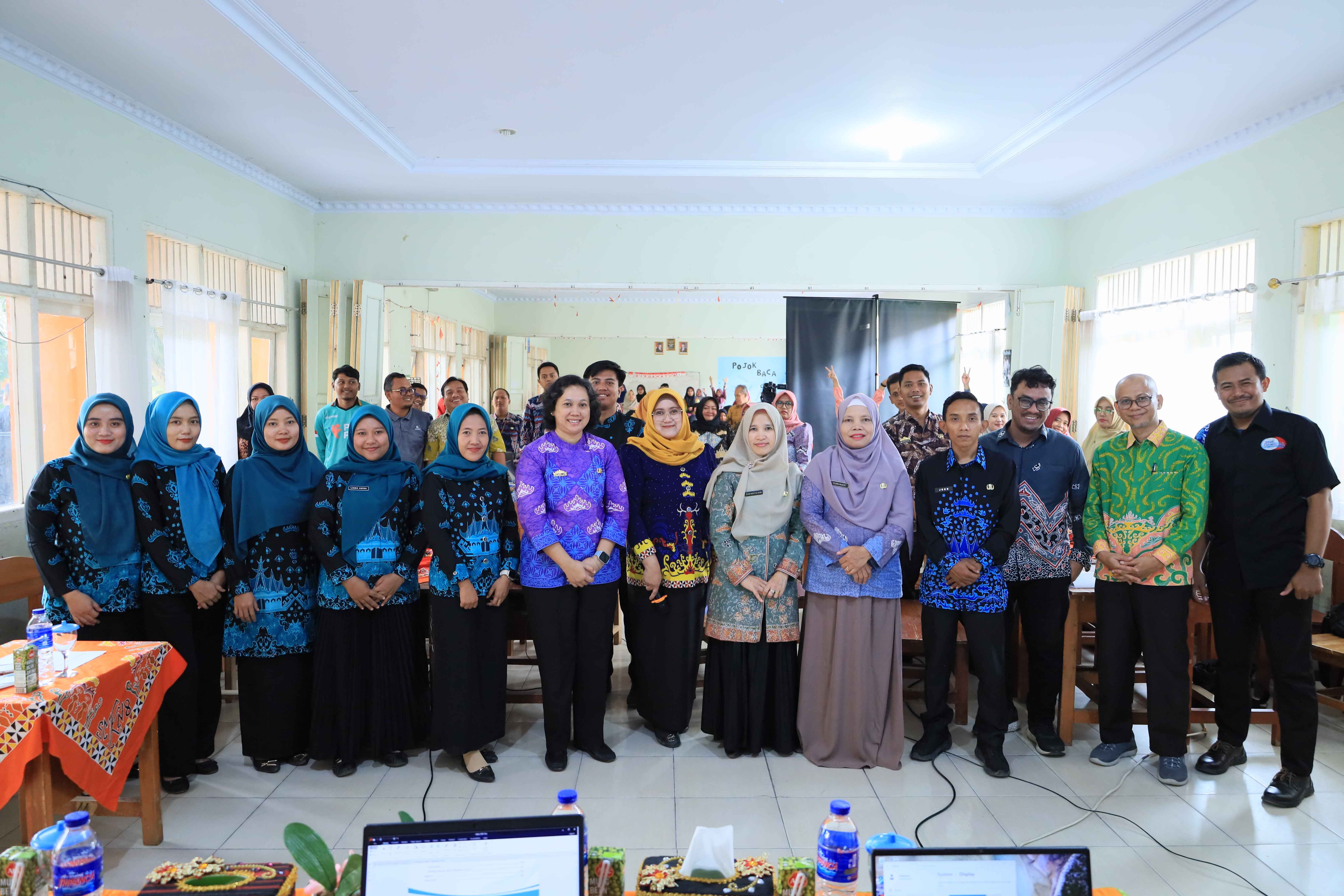 SMK Negeri 8 Bandar Lampung Gelar In House Training (IHT), Perkuat Implementasi Transformasi Guru Profesional Yang Berkarakter, Berintegritas, dan Inovatif Mewujudkan Pendidikan Vokasi Unggul.
